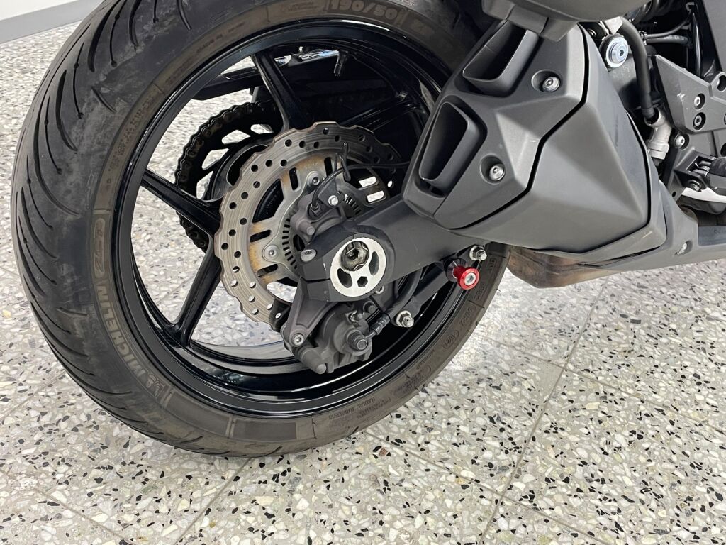 Kawasaki Z 2013 Musta