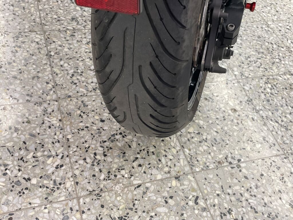 Kawasaki Z 2013 Musta