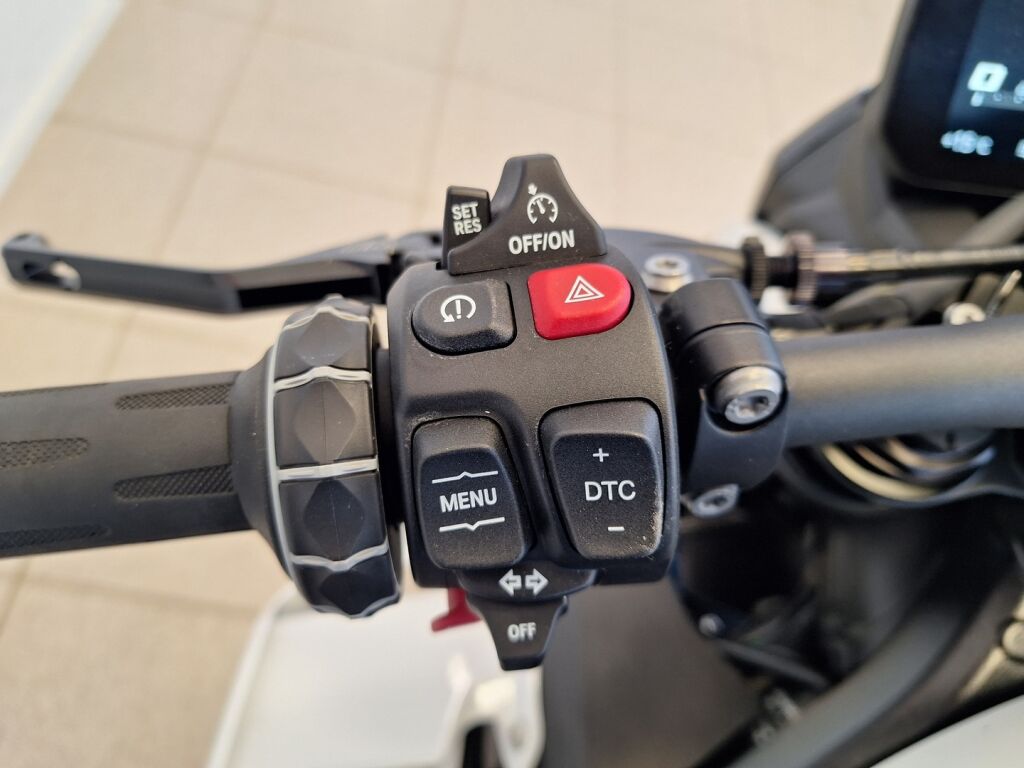 BMW M 2023 Valkoinen