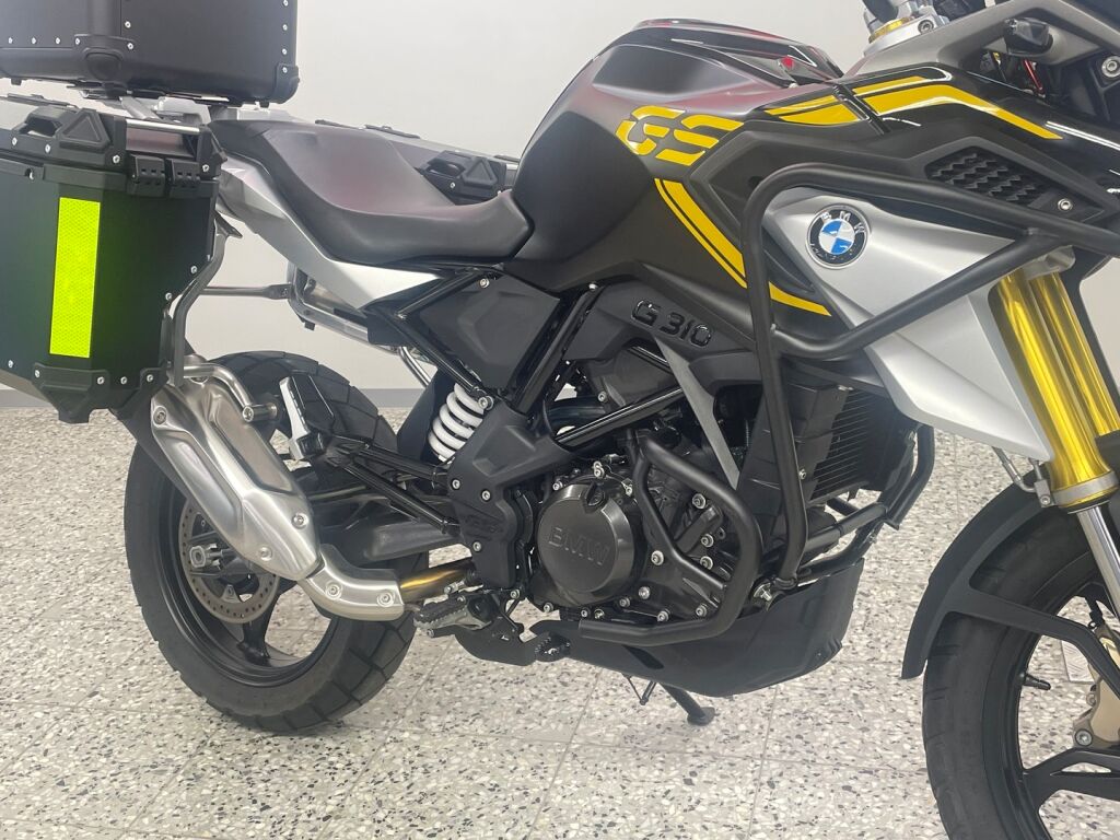 BMW G 2022 Musta