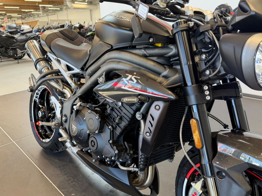 Triumph SPEED TRIPLE 2020 Musta