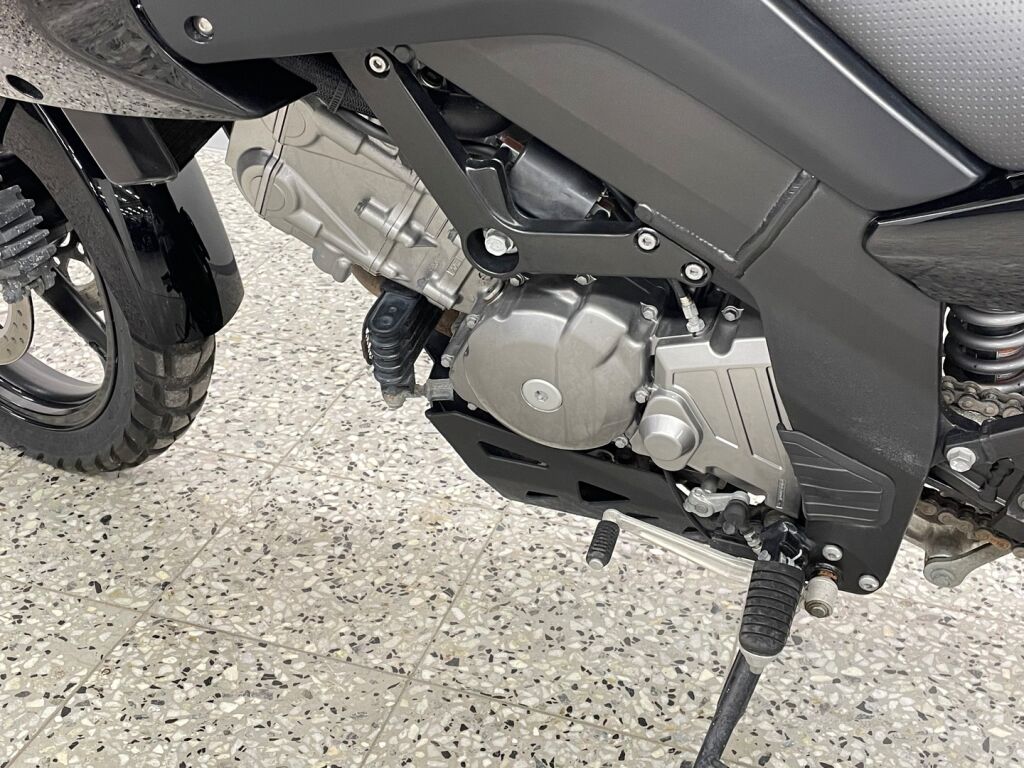 Suzuki DL 2011 Musta