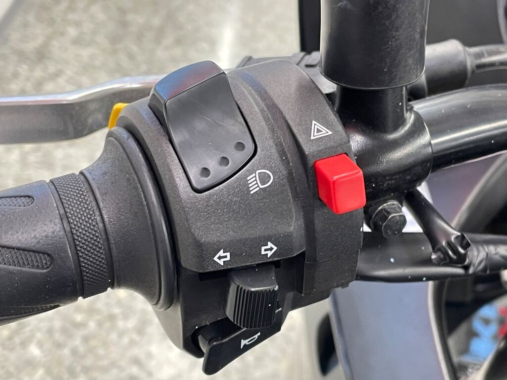 Suzuki DL 2011 Musta