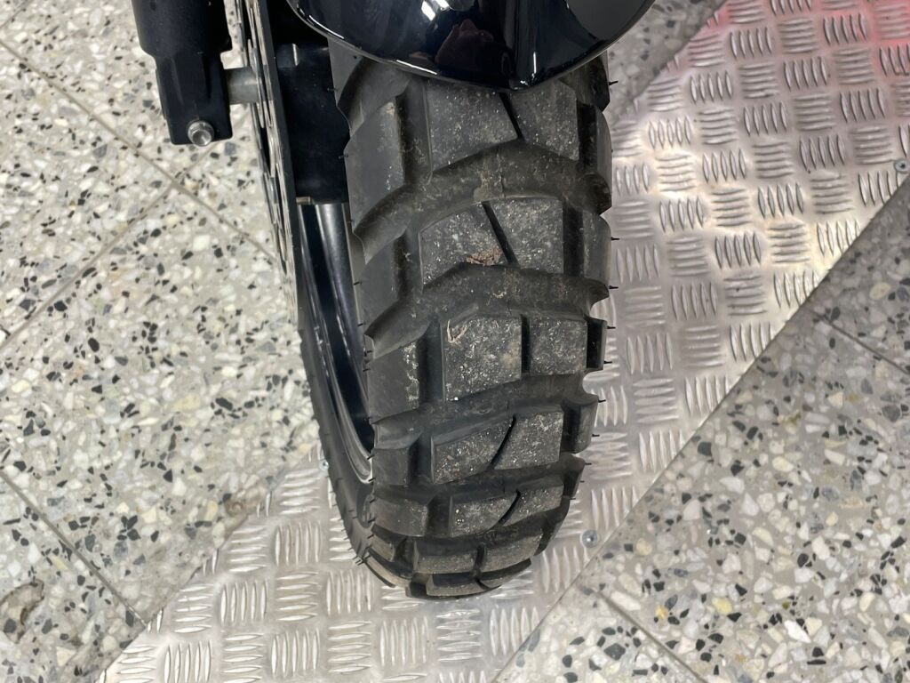 Suzuki DL 2011 Musta