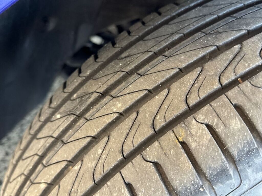 BMW 225 2023 Sininen