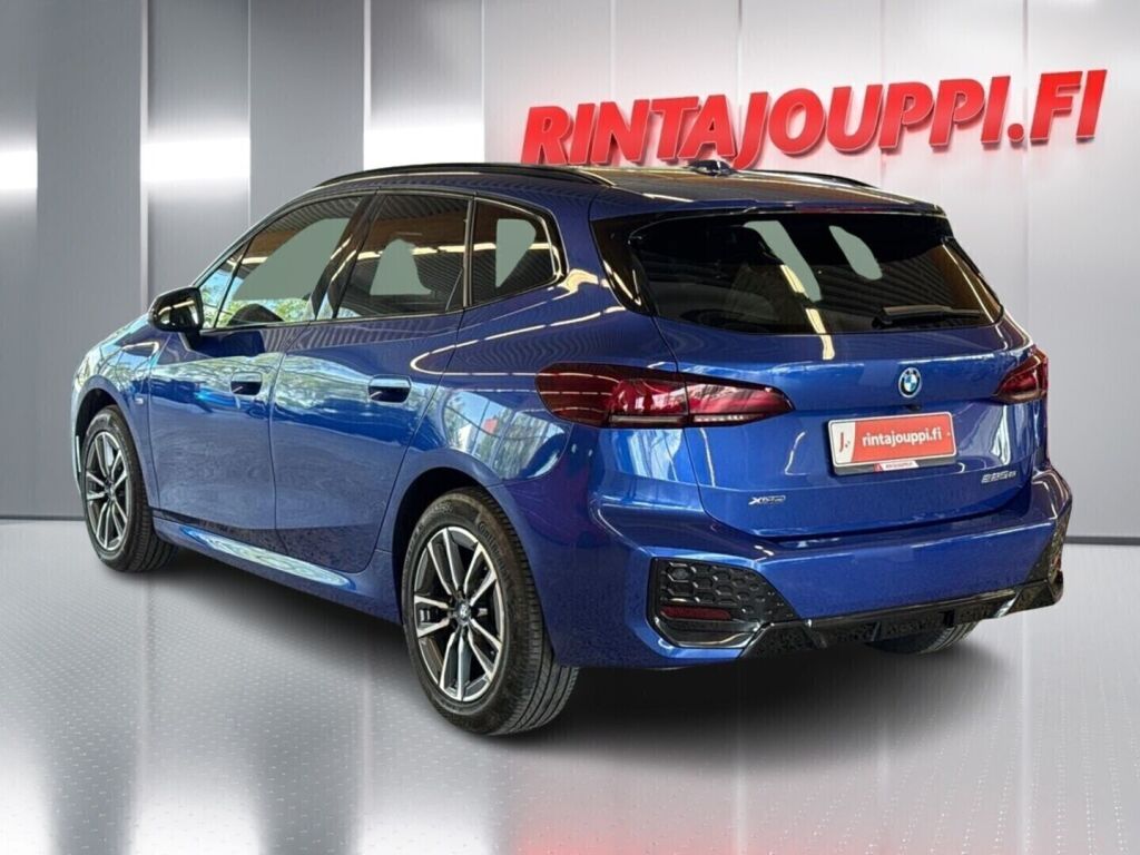 BMW 225 2023 Sininen