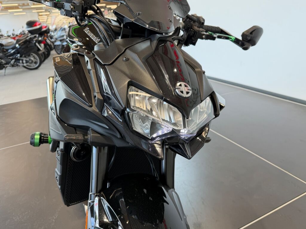 Kawasaki Z 2020 Musta