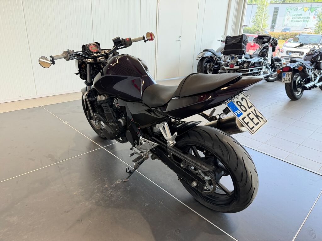 Kawasaki Z 2004 Musta