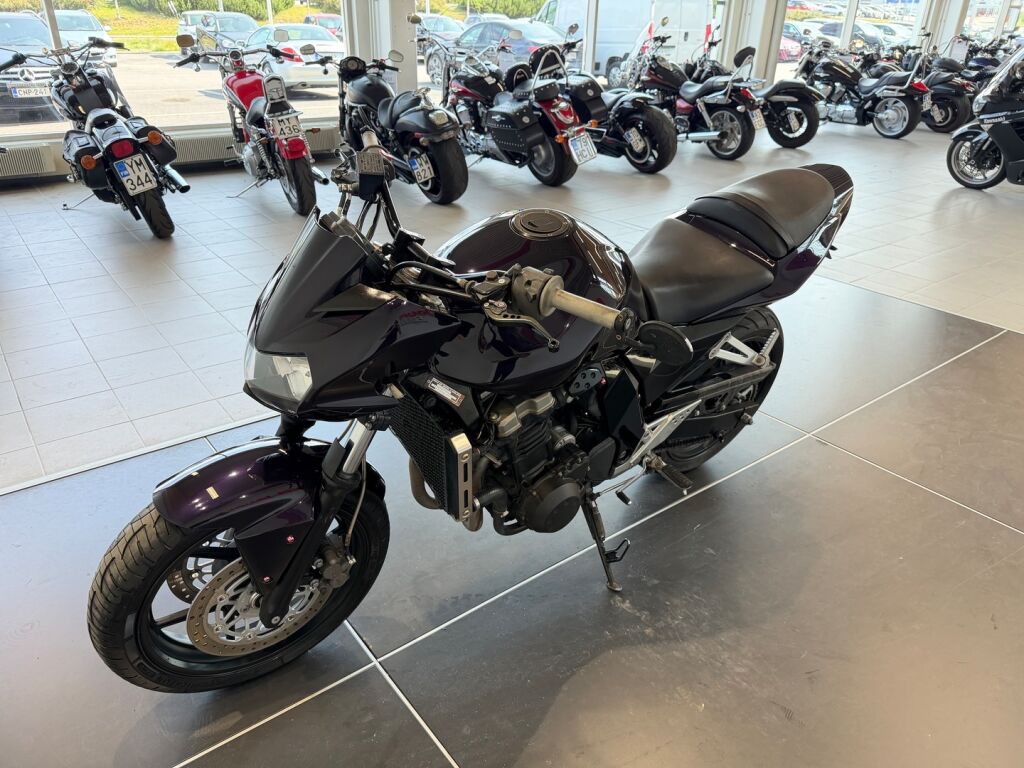 Kawasaki Z 2004 Musta