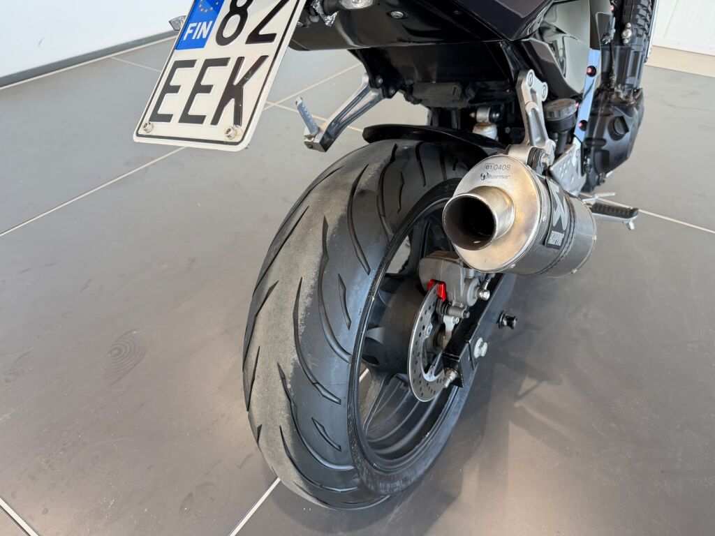 Kawasaki Z 2004 Musta