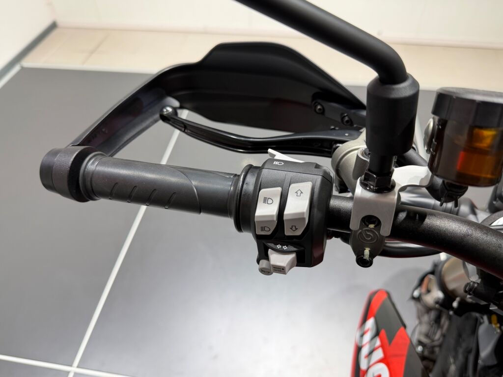 Ducati HYPERMOTARD 2025 