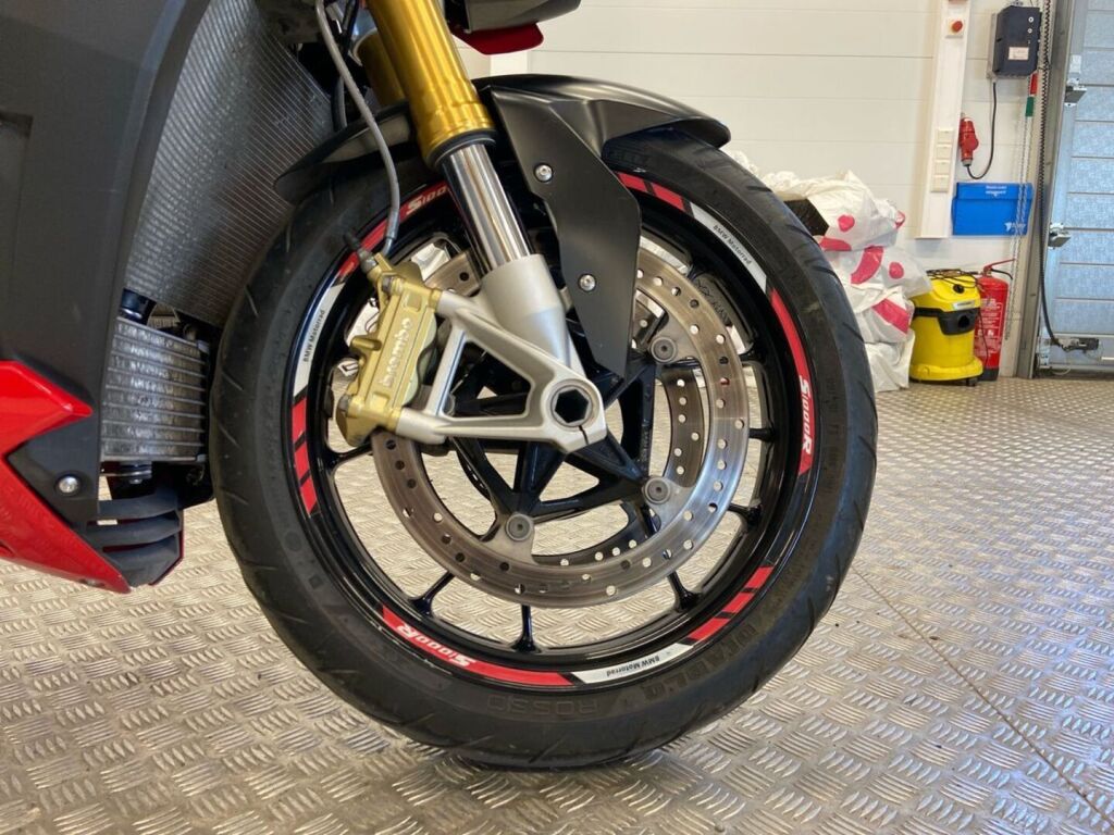 BMW S 2014 Punainen