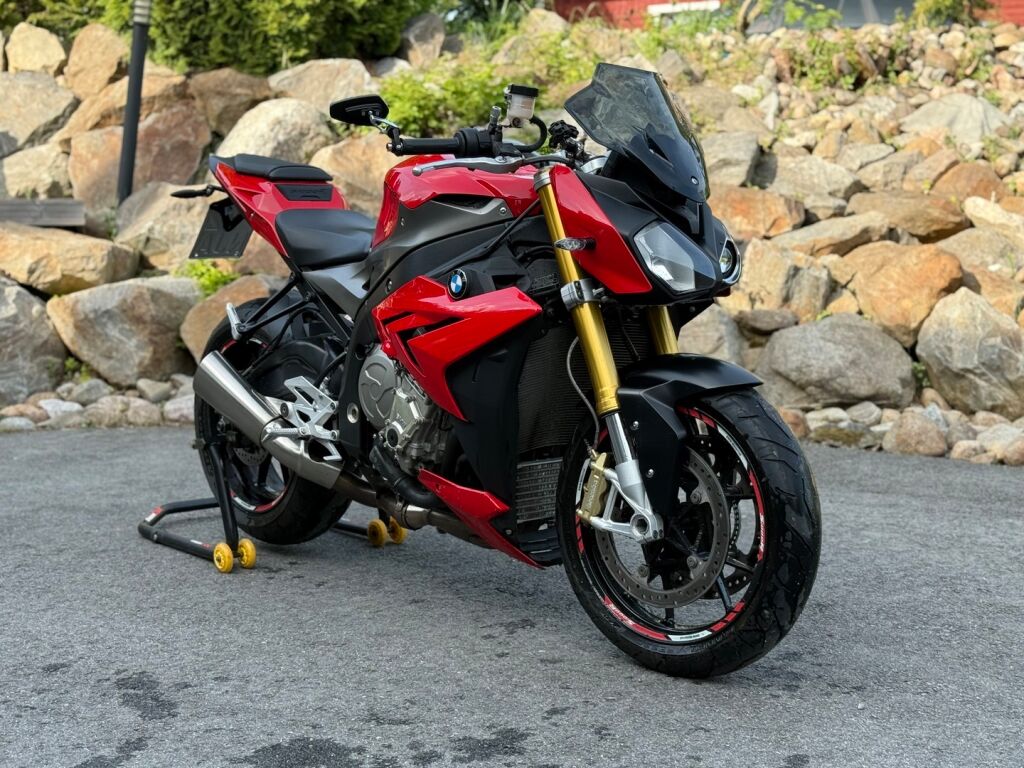 BMW S 2014 Punainen