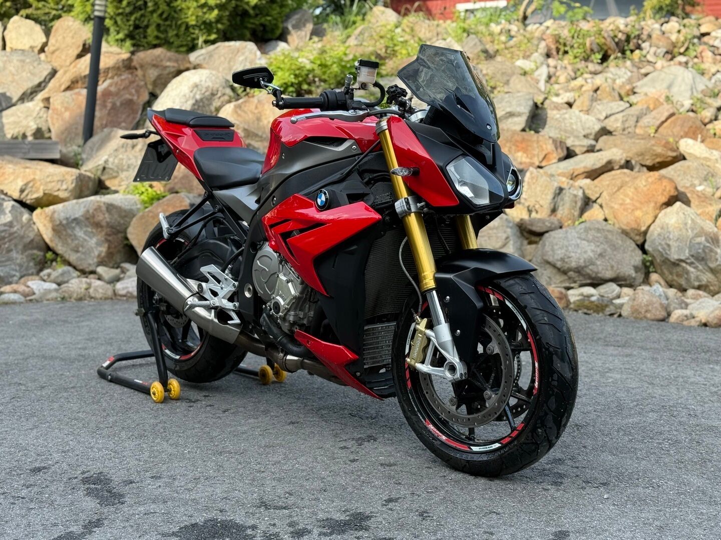 BMW S
