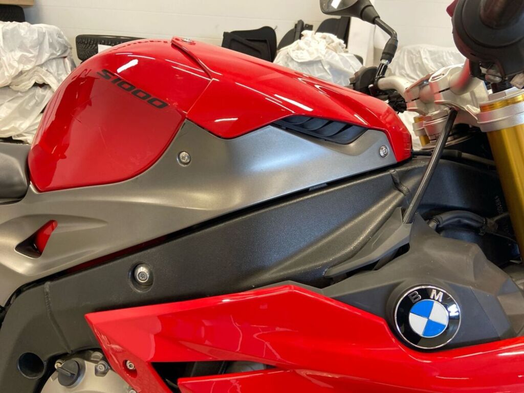 BMW S 2014 Punainen