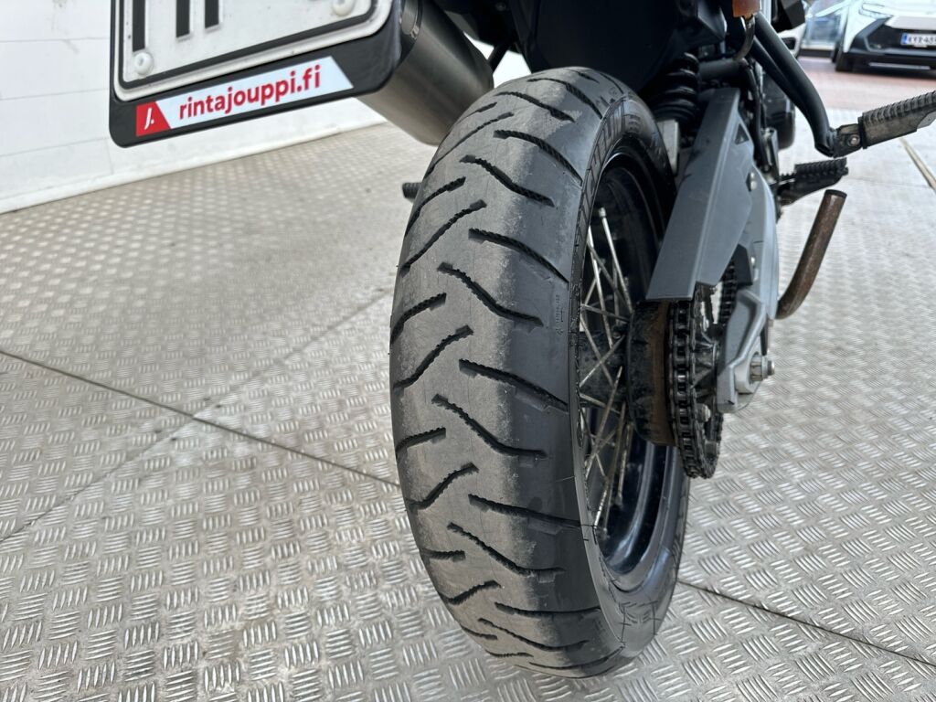 BMW F 2012 