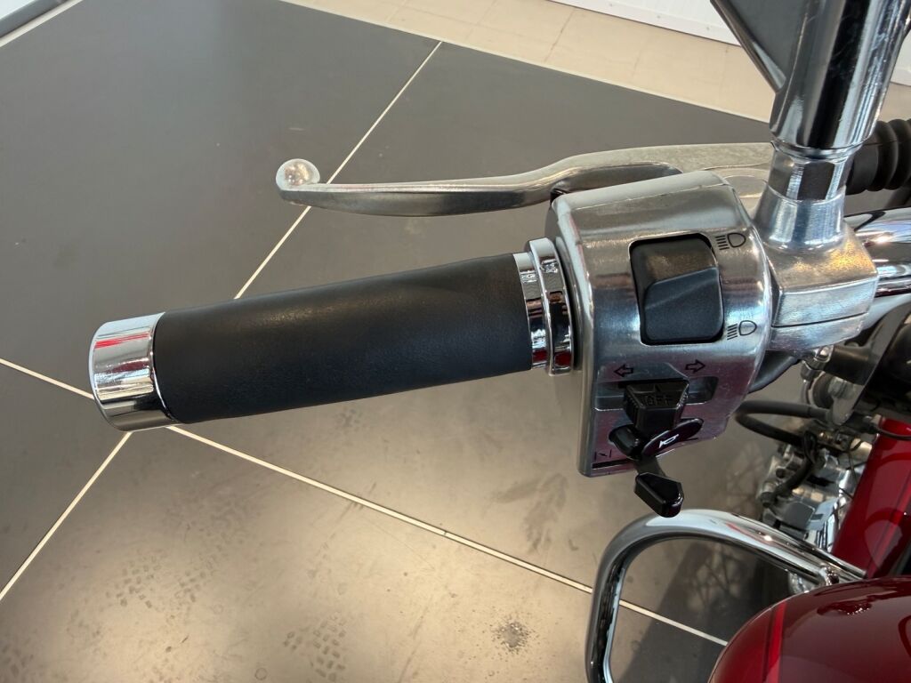 Yamaha XVS 2000 Punainen