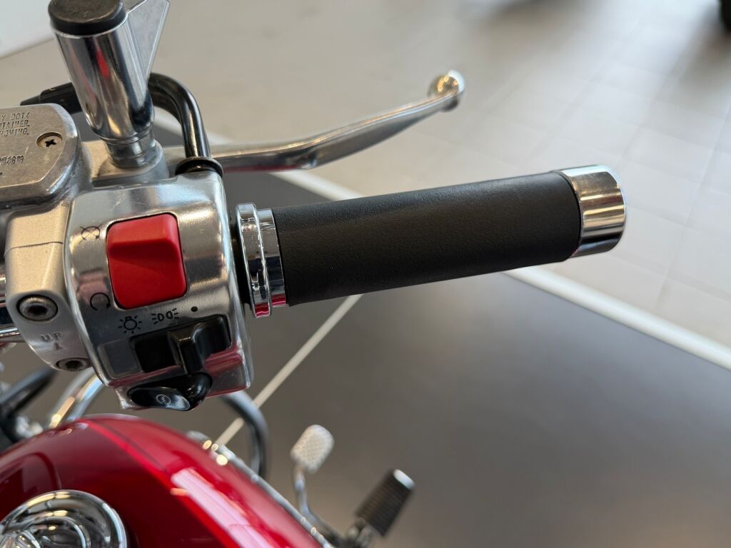 Yamaha XVS 2000 Punainen