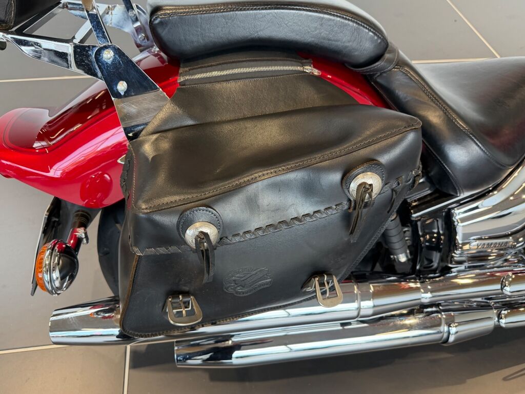 Yamaha XVS 2000 Punainen