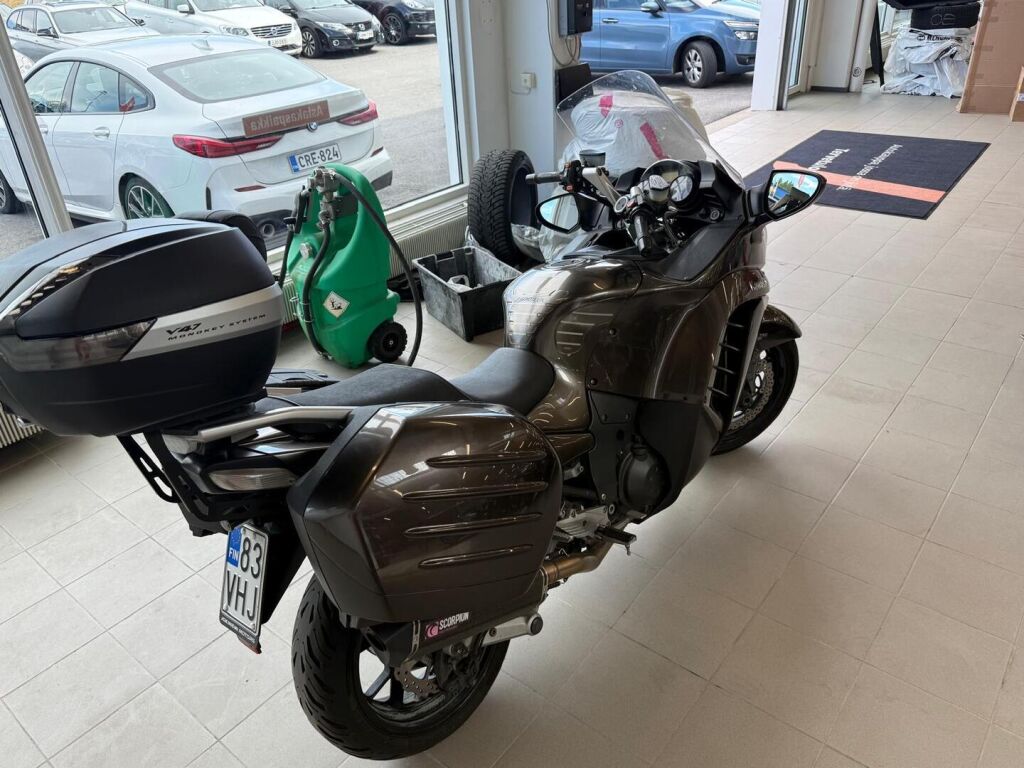 Kawasaki GTR 2010 Harmaa