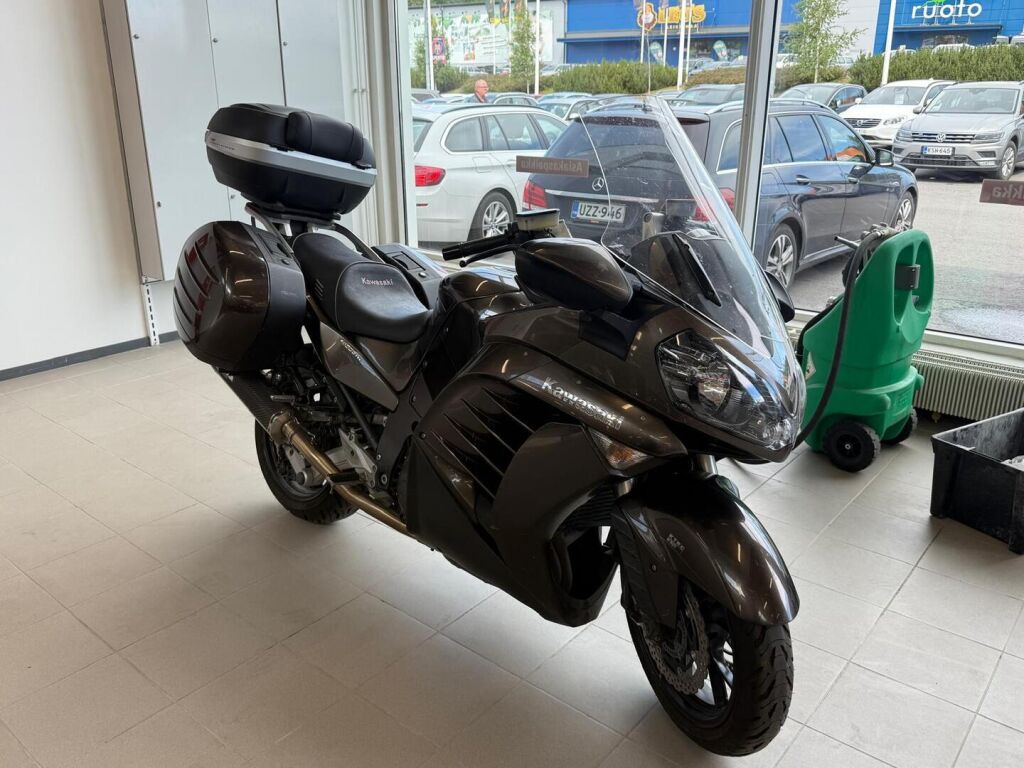 Kawasaki GTR 2010 Harmaa