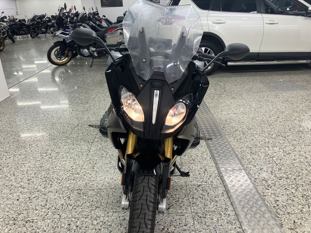 BMW R 2018 moniväri