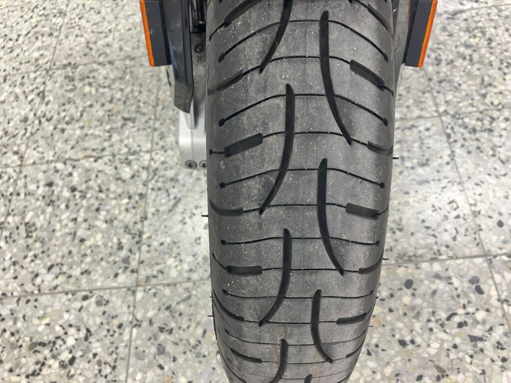 BMW R 2018 moniväri