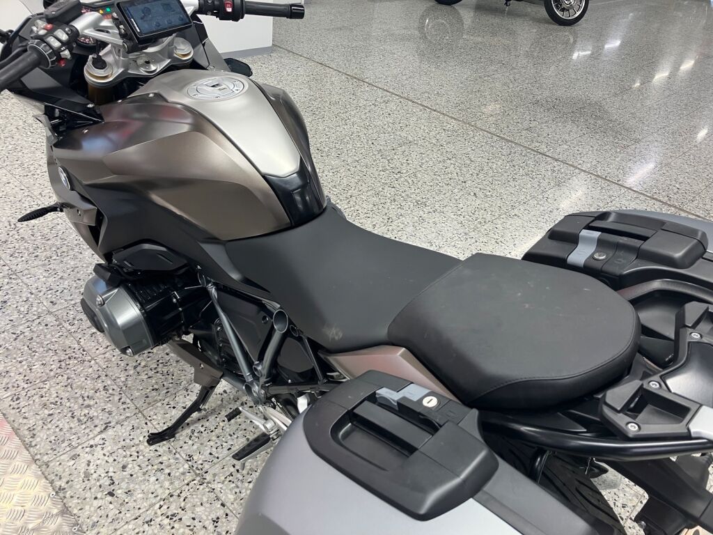 BMW R 2018 moniväri