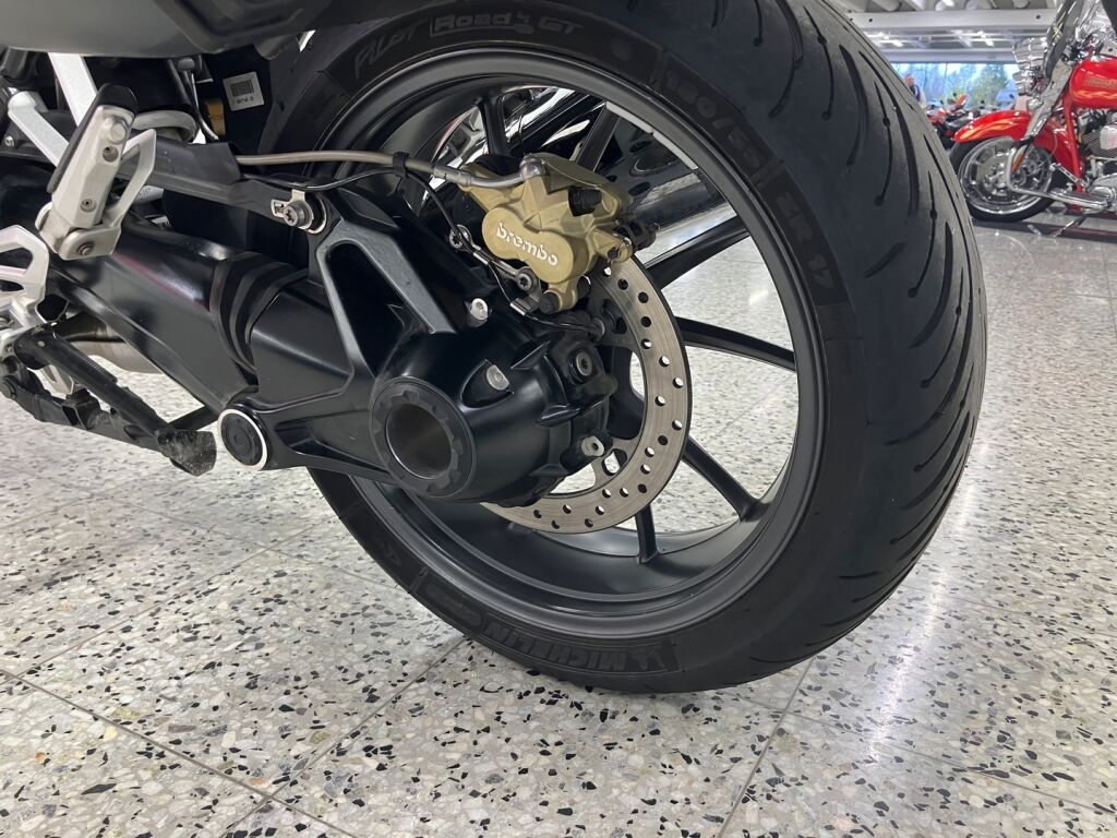BMW R 2018 moniväri