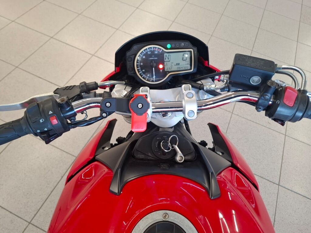 Suzuki GSR 2011 