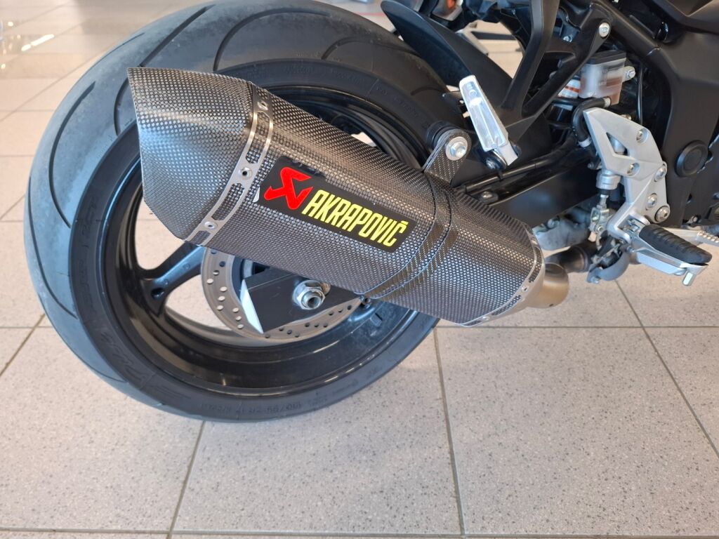 Suzuki GSR 2011 
