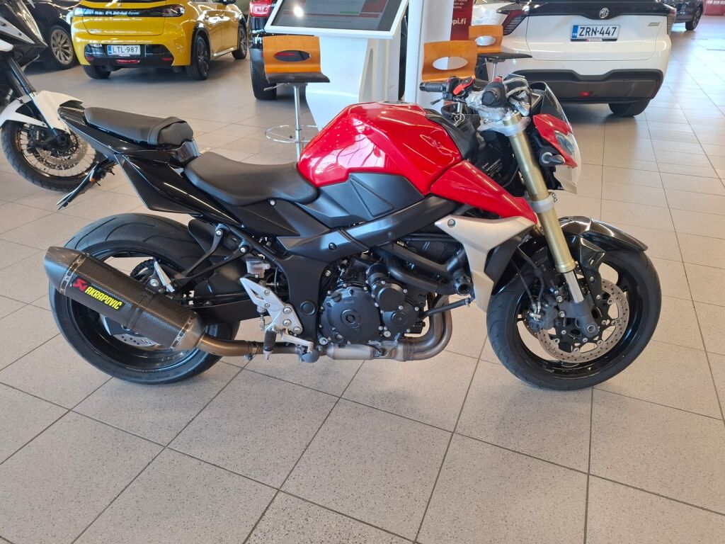 Suzuki GSR 2011 