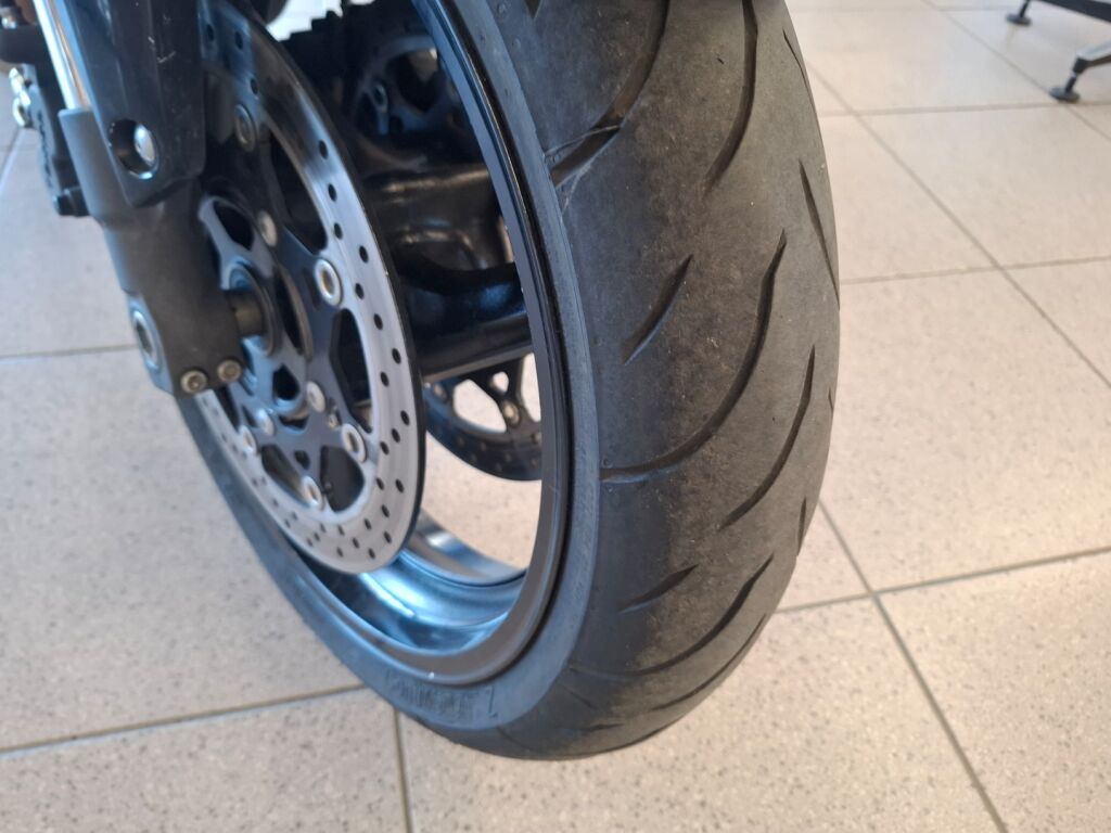 Suzuki GSR 2011 