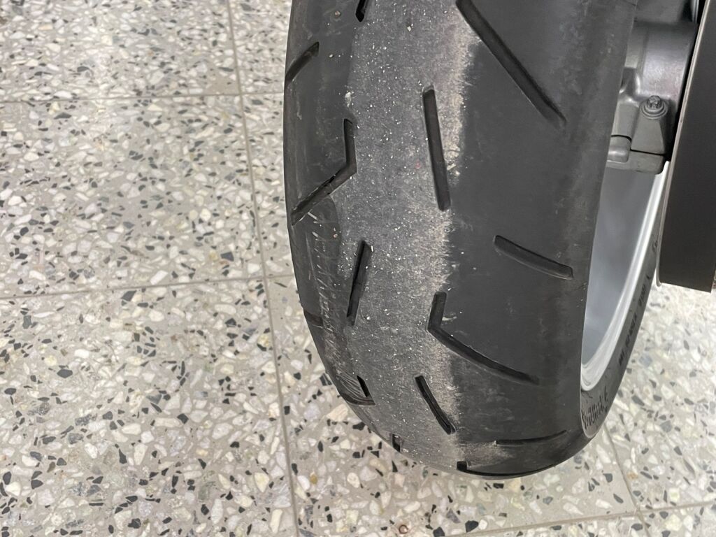 BMW F 2009 Keltainen