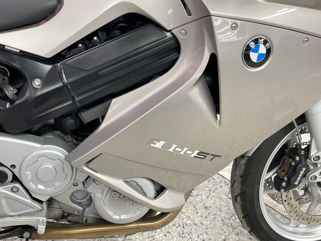 BMW F 2009 Keltainen