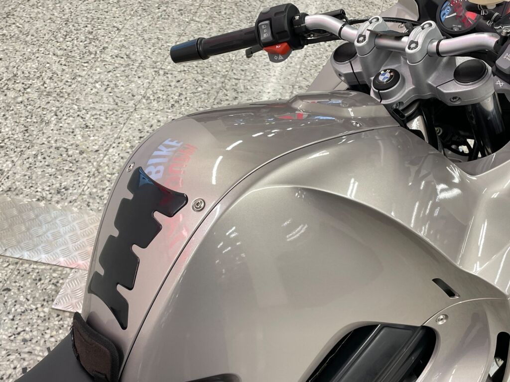 BMW F 2009 Keltainen