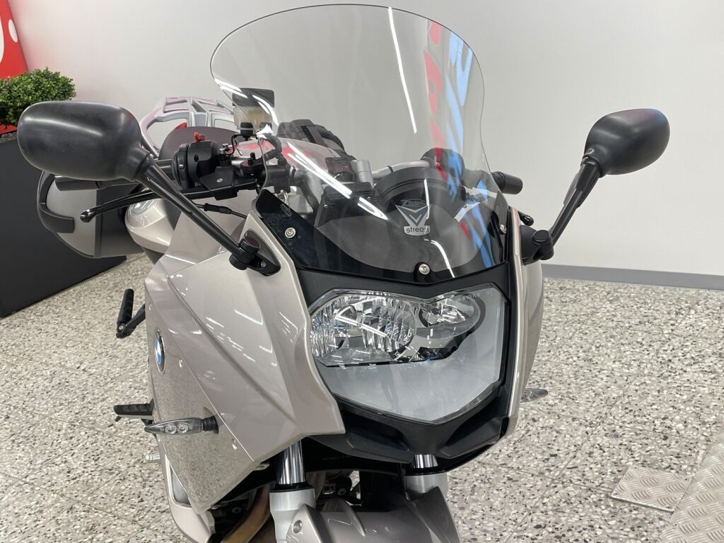 BMW F 2009 Keltainen