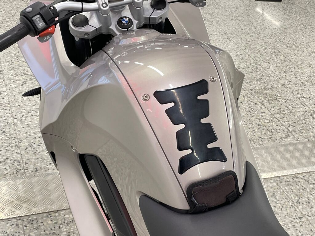 BMW F 2009 Keltainen