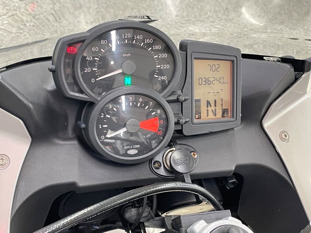 BMW F 2009 Keltainen