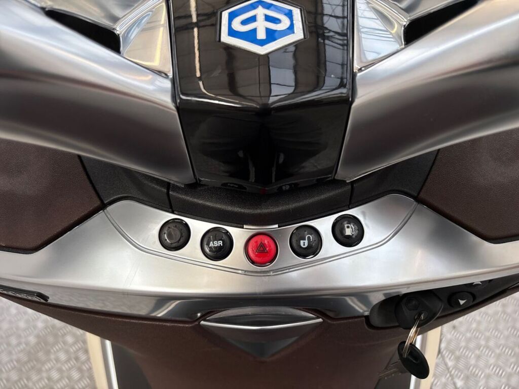 Piaggio X10 2017 TJ V 8