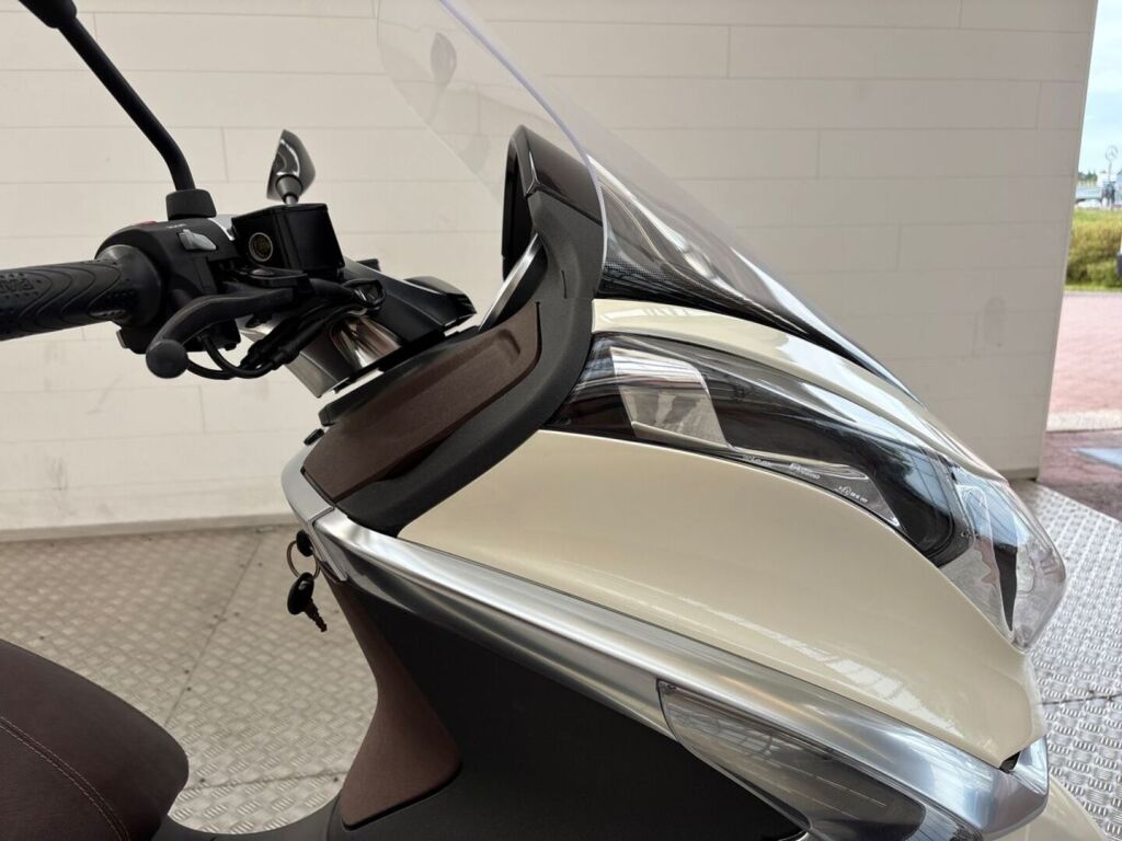 Piaggio X10 2017 TJ V 8