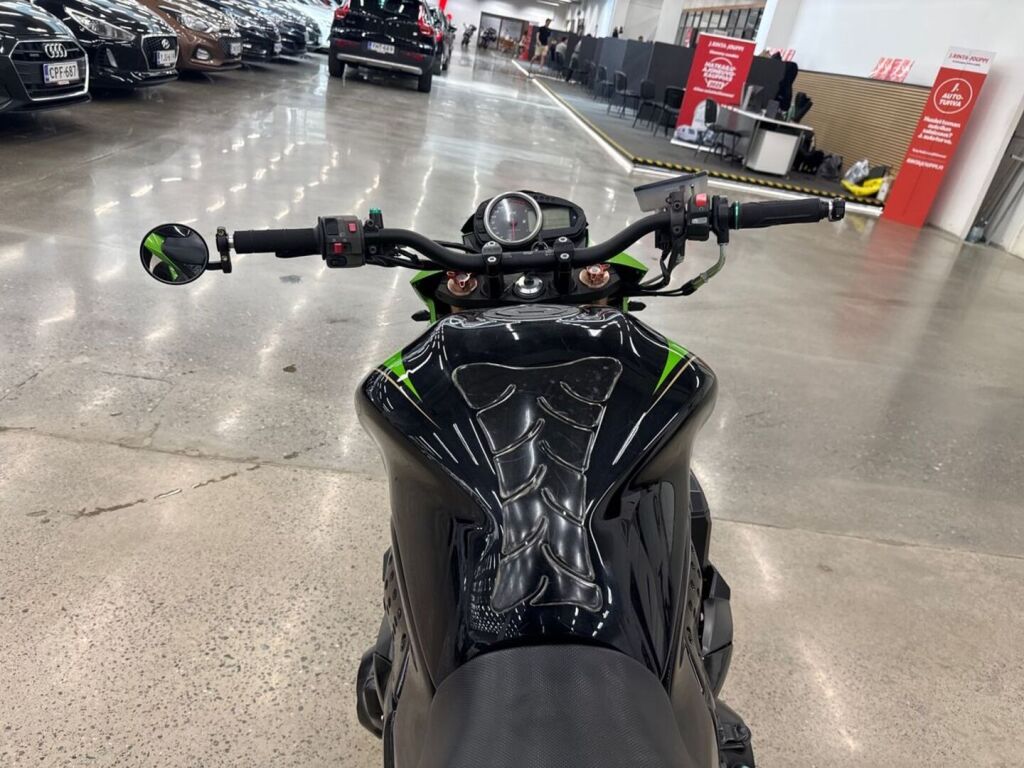 Kawasaki Z 2011 Sininen