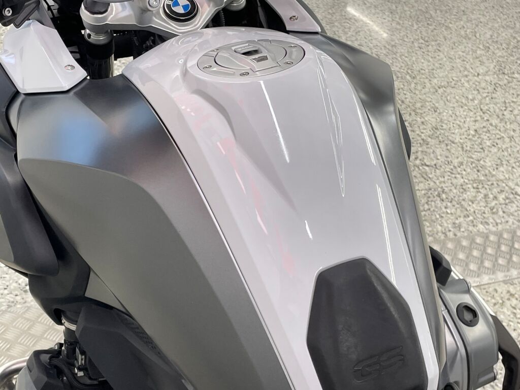 BMW R 2018 Valkoinen