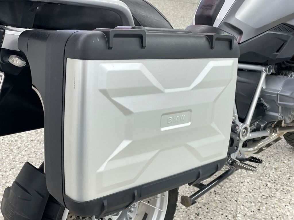 BMW R 2018 Valkoinen