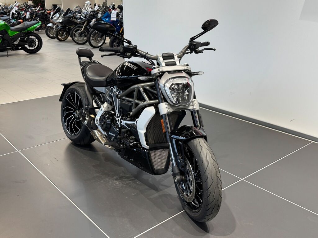 Ducati XDIAVEL 2018 Musta