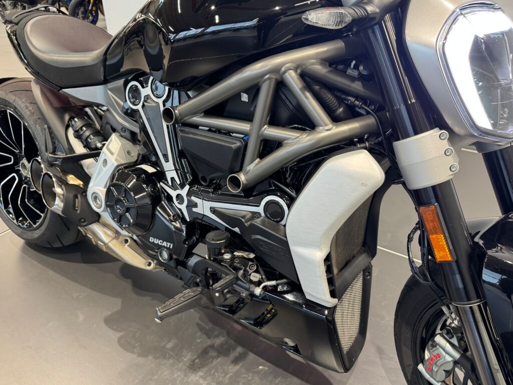 Ducati XDIAVEL 2018 Musta