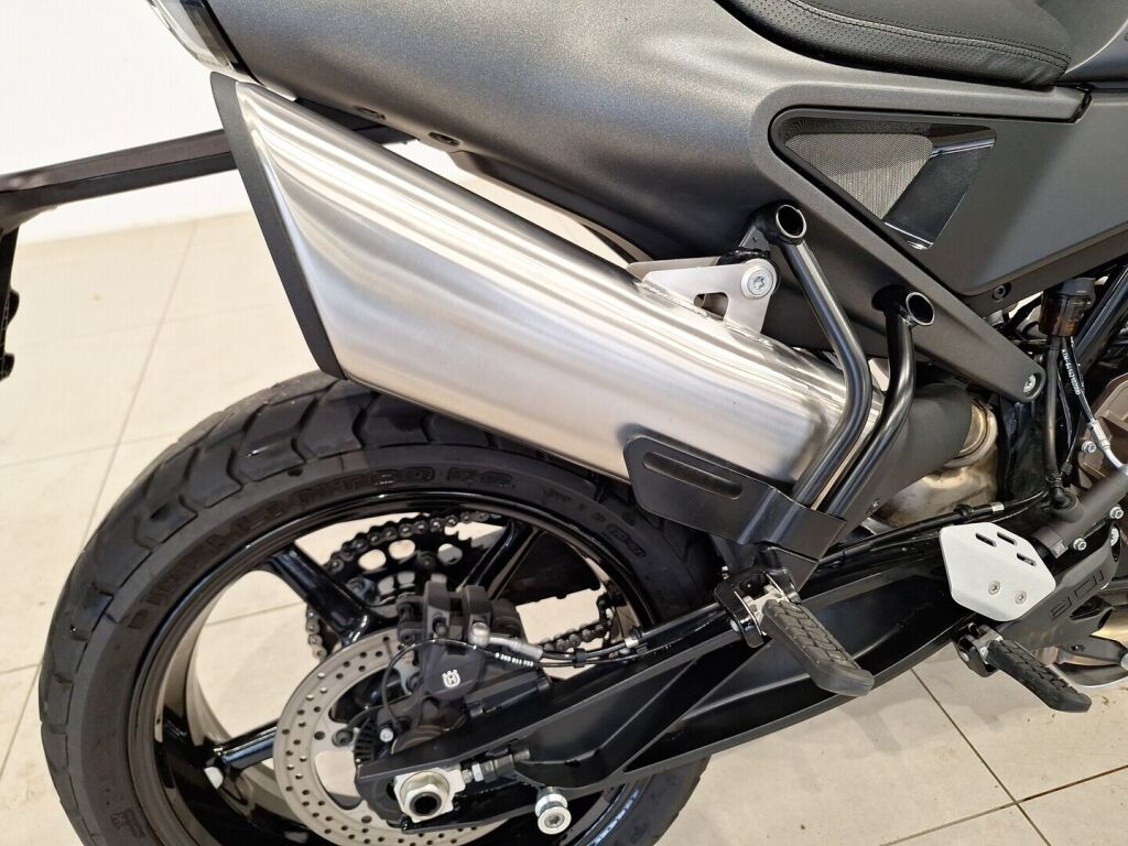 Husqvarna SVARTPILEN 2024 