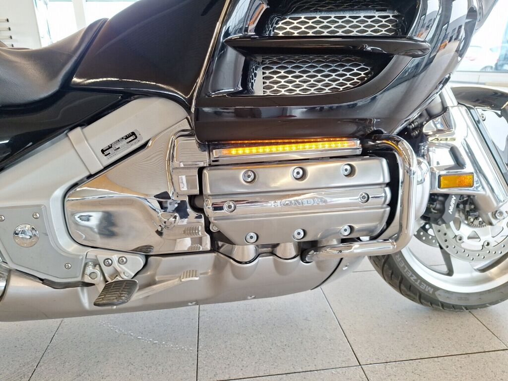 Honda GL 2005 Musta