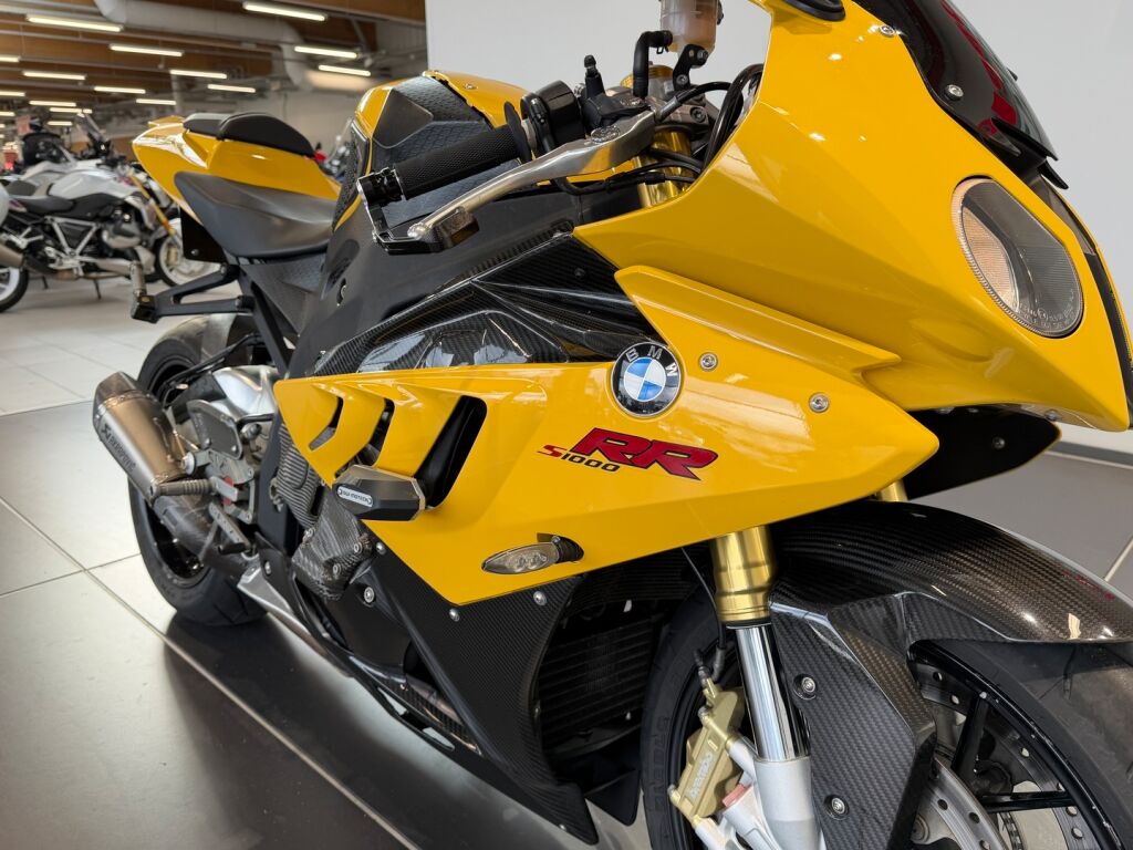 BMW S 2011 Keltainen