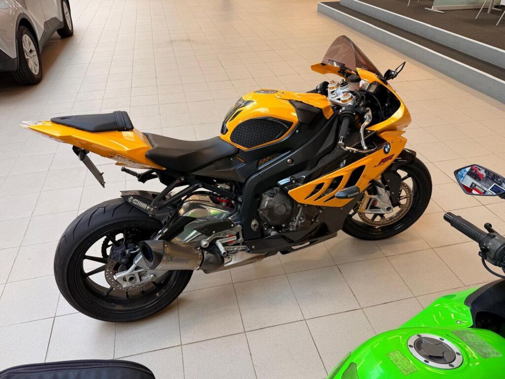 BMW S 2011 Keltainen